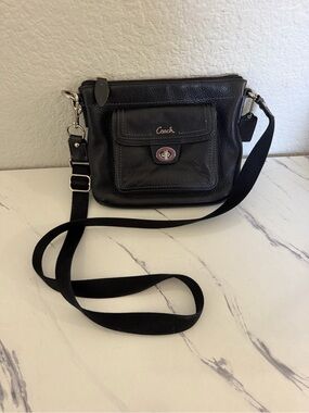 COACH Black Pebbled Leather Turn Lock Pocket Swingpack Crossbody Bag  F45012